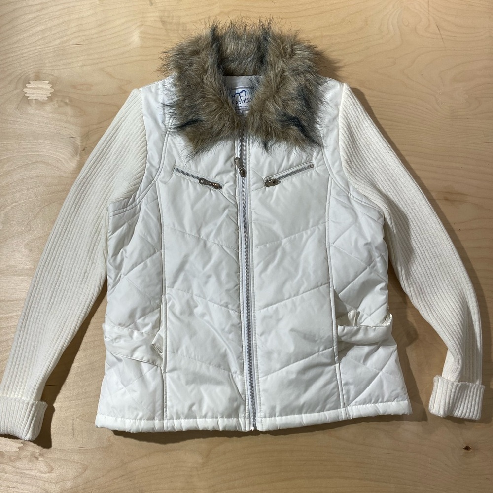 Ashley By 26 International White Puffer Jacket with Faux Fur Collar XL (PY)